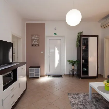With Two Sleeping Rooms, Pets Willkommen Tatil Evi Pula
