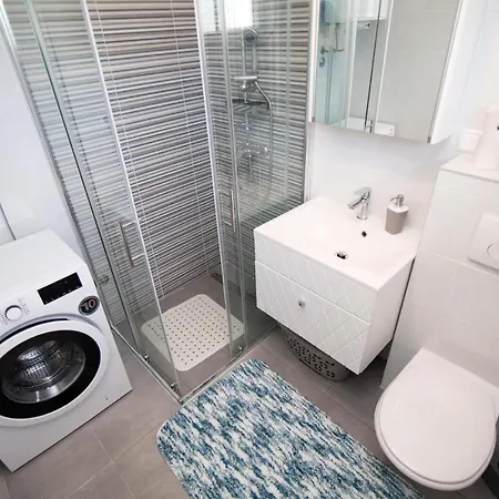 With Two Sleeping Rooms, Pets Willkommen