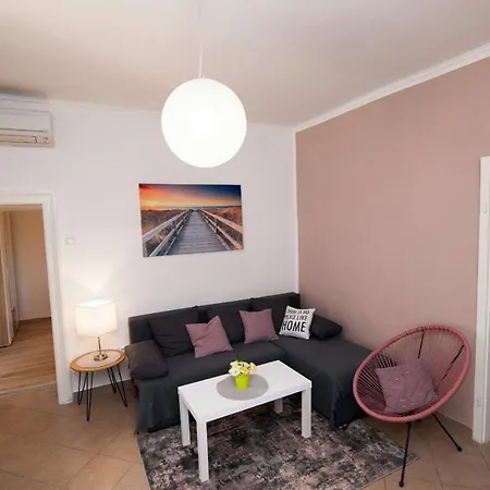 With Two Sleeping Rooms, Pets Willkommen Tatil Evi