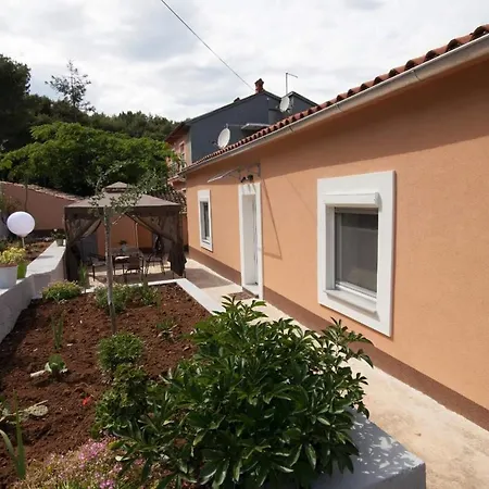 With Two Sleeping Rooms, Pets Willkommen Tatil Evi *